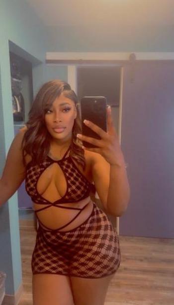 Dior, 25  female escort, Tri-Cities