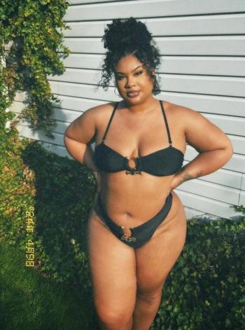 Thai, 23  female escort, Tri-Cities