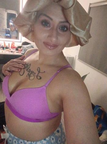 Roselyn Trottier, 32  female escort, Tri-Cities