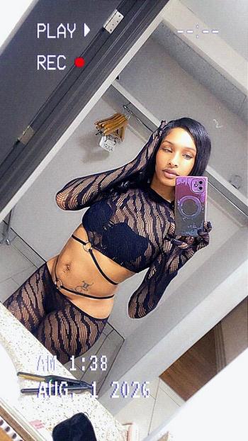 Lauren, 25  female escort, Tri-Cities